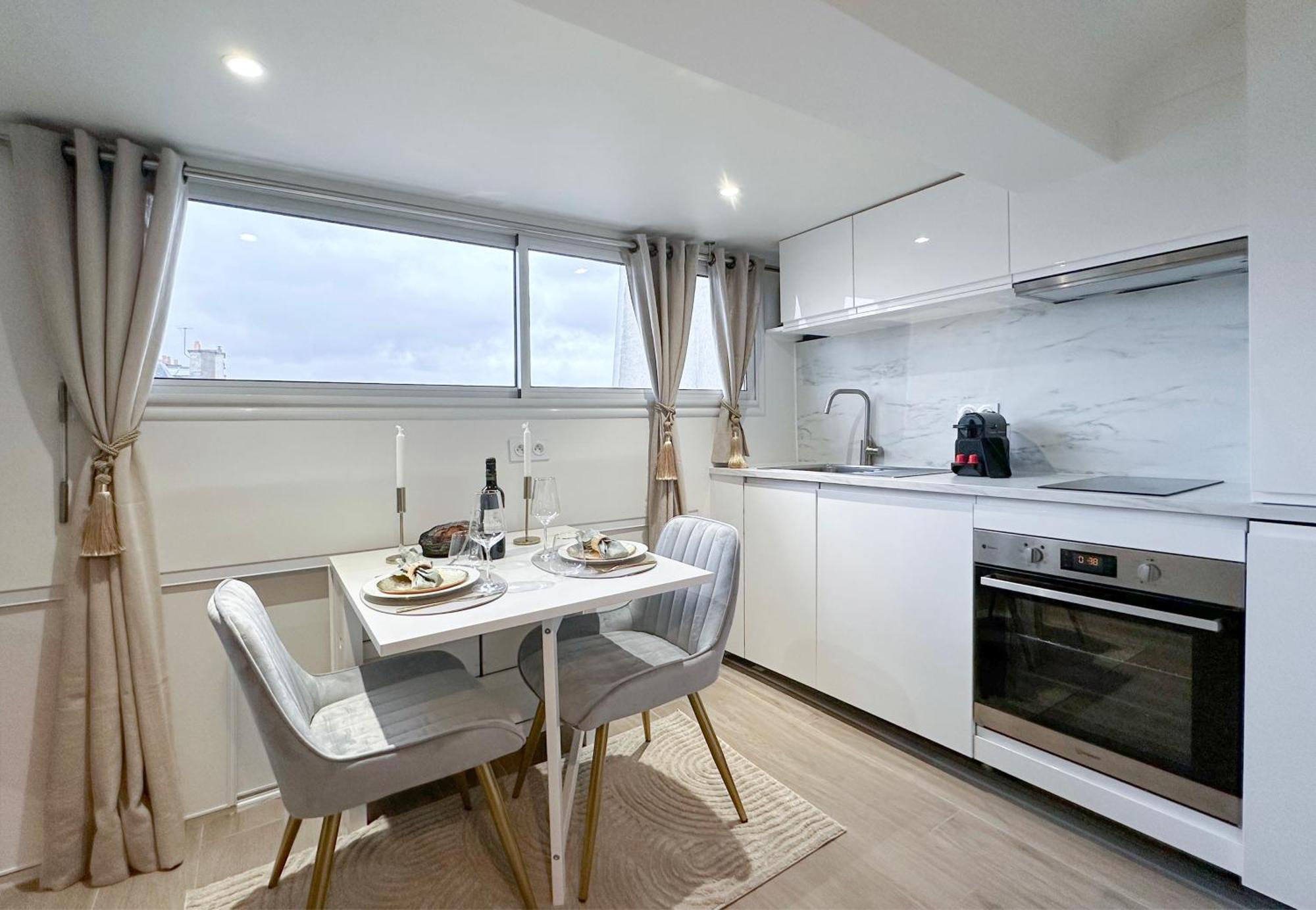 Brand New Near La Madeleine ! Apartment
