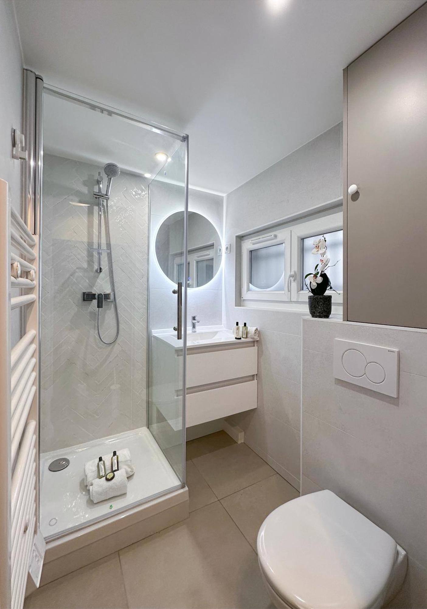 Apartment Brand New Near La Madeleine ! *